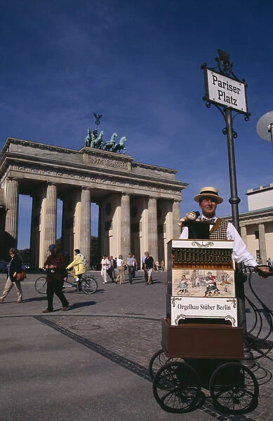20088159. GERMANY Berlin Brandenburg Gate