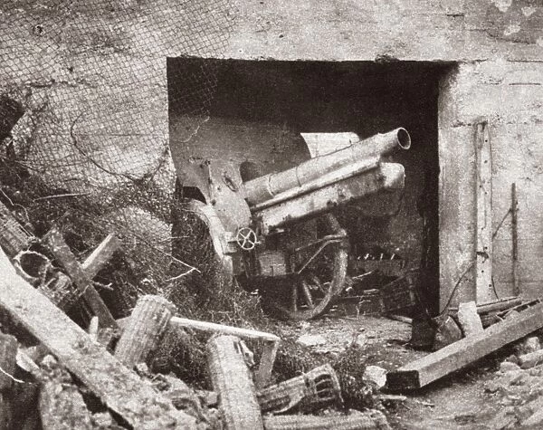 WORLD WAR I: GERMAN GUN. A 5. 9-inch Krupp gun captured by Canadian forces during