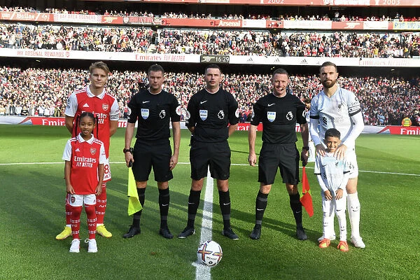 Arsenal vs. Liverpool Showdown: Odegaard vs. Henderson - Premier League Rivalry at Emirates Stadium