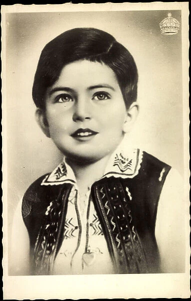 Ak Prince Simeon of Bulgaria as a child, jacket, collar (b  /  w photo)