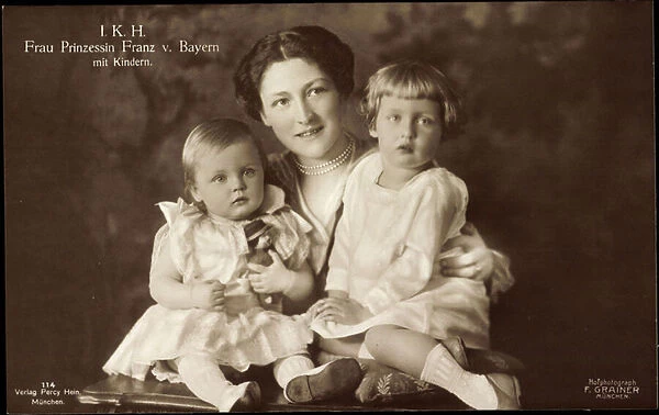 Ak Princess Franz of Bavaria with her children, Isabella, Ludwig, Maria (b  /  w photo)