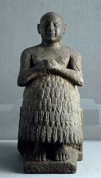 Statue of the priest and scribe Dudu de Lagash. c. 2600 BC (Diorite sculpture)
