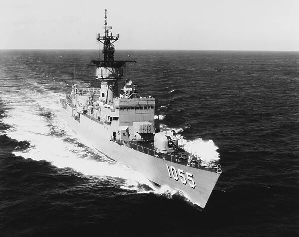 Escort ship USS Hepburn (DE-1055) underway in the Pacific Ocean, 1970