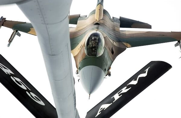 An F-16 Fighting Falcon approaches the boom on of a KC-135 Stratotanker