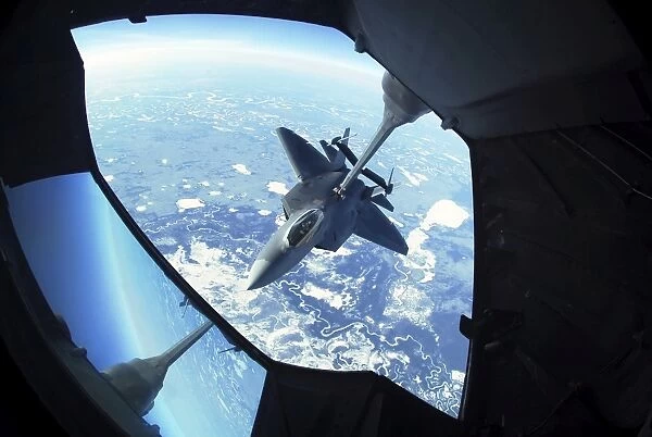 A F-22 Raptor refuels behind a KC-10 Extender