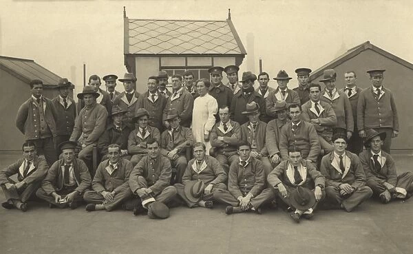 Group of New Zealanders on the rooftop of King George Military Hospital, London, 1915