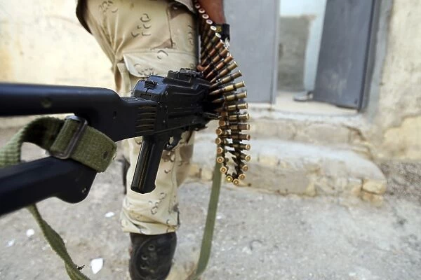 Iraqi soldiers carrying machine guns and rifles