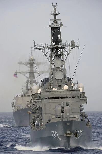 JDS Shimakaze sails in formation with U. S