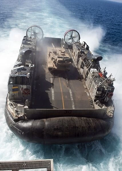 A landing craft air cushion transits the Pacific Ocean at high speed