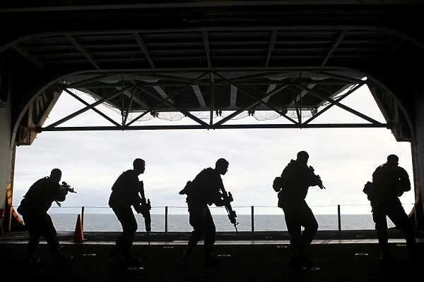 Marines conduct rifle movement drills aboard USS Iwo Jima