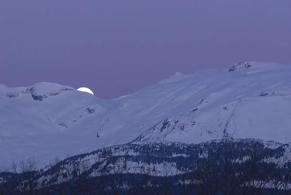 Moonset. February 24, 2005 - Moonset, New Aiyansh, British Columbia, Canada