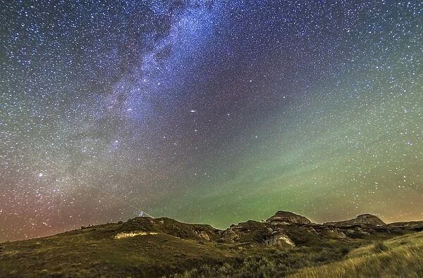 The northern autumn stars and constellations rising over Dinosaur Provincial Park