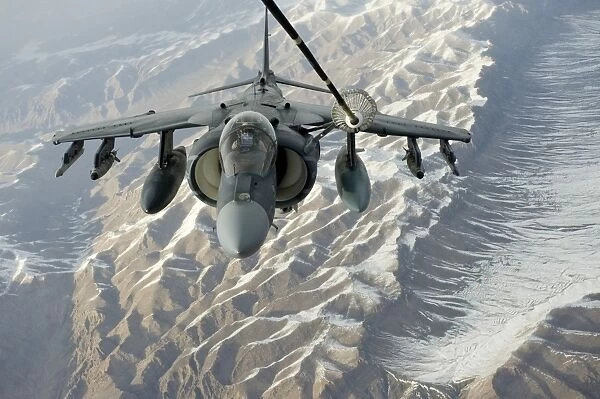 An A  /  V-8B Harrier receives fuel over Afghanistan from a KC-10 Extender