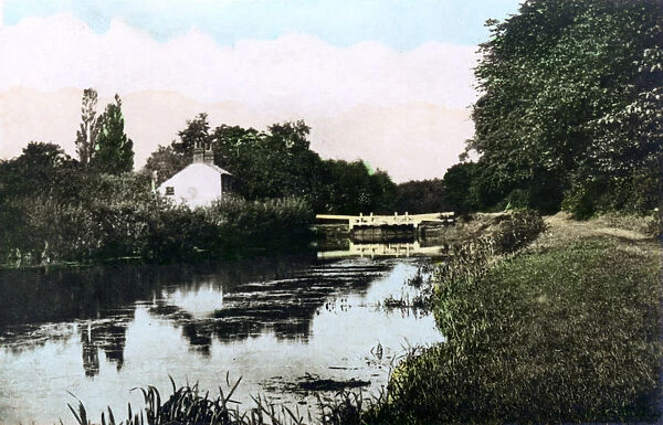 Sonning Lock on the River Thames, Berkshire, 1926. Artist: Cavenders Ltd