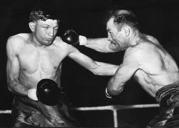 Eddie Thomas Boxer fighting against Michile Palermo