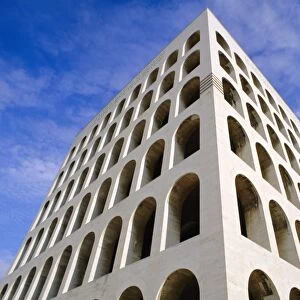 Palazzo della Civilta di Lavoro (square Colosseum)