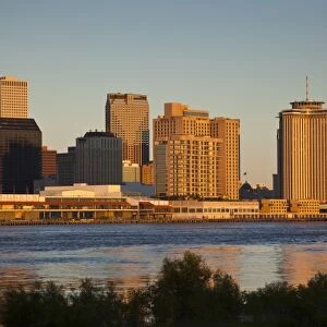 USA, Louisiana, New Orleans. Skyline and Mississippi River, dawn
