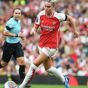 Arsenal Women's Alessia Russo Outruns Liverpool in Super League Thriller at Emirates Stadium