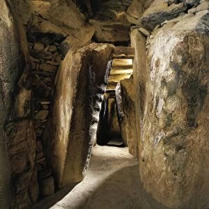 Ireland, County Meath, Newgrange, Inner corridor of megalithic monument