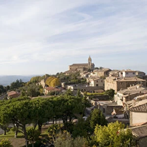 ITALY, Tuscany, Montalcino, the Rocca / fortezza, town view
