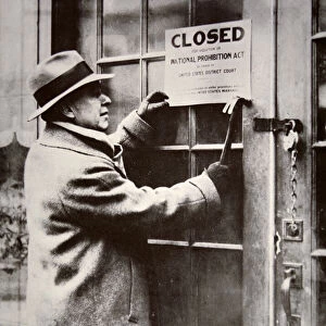A US Federal Agent closing a saloon during the American Prohibition (1920-33) (b / w photo)