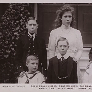 Prince Albert, Princess Mary, Prince Of Wales, Prince John, Prince Henry, Prince George (b / w photo)