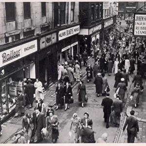 View of shoppers in Trinity Street, Leeds, 1956 (b / w photo)