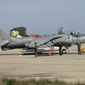 An AV-8B Harrier II of the Spanish Navy preparing for a mission