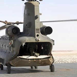 A CH-47 Chinook of the Royal Air Force at the landing zone