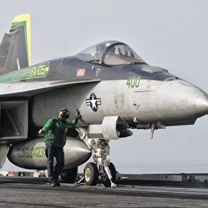 An F / A-18 Super Hornet is ready to launch from a catapult aboard USS Harry S. Truman