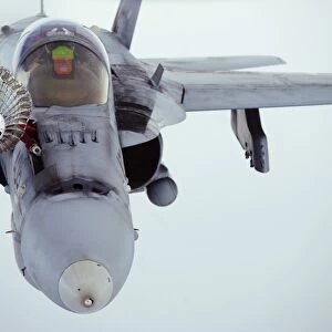 An F / A-18 Super Hornet receives fuel over Afghanistan