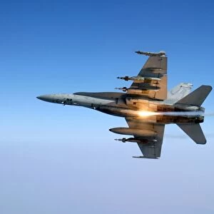 An F / A-18C Hornet aircraft tests its flare countermeasure system