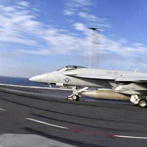 An F / A-18C Hornet launches from the flight deck aboard USS Nimitz