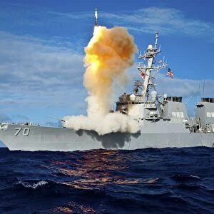 Guided missile destroyer USS Hopper launches a RIM-161 Standard Missile