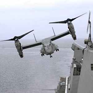 An MV-22B Osprey takes off from the amphibious transport dock ship USS Mesa Verde