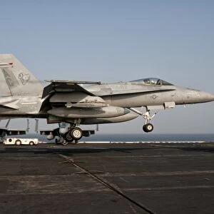 A US Navy F / A-18C Hornet prepares to land aboard USS Eisenhower