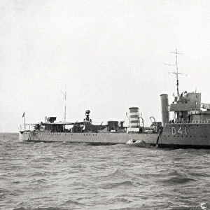 EDITORIAL HMS Walpole (D41) a W-class destroyer of the British Royal Navy. The white bands on the second funnel were part of a code by which the name of the ship was recognized from a distance. From The Book of Ships, published c. 1920