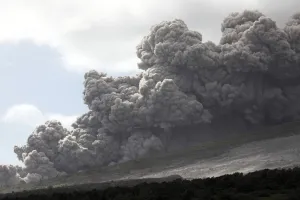Pyroclastic flow descending down Tar River Valley, Soufriere Hills volcano, Montserrat Pyroclastic flow descending down Tar River Valley, Soufriere Hills volcano, Montserrat